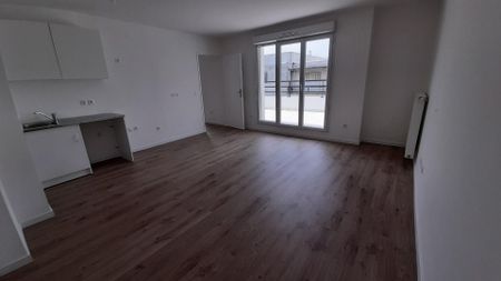 location Appartement T2 DE 46.6m² À DRANCY - Photo 2