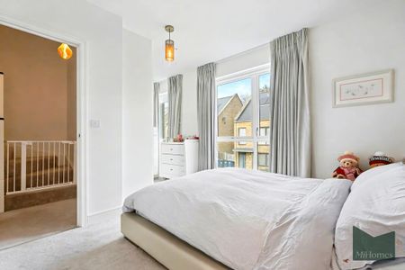 4 bedroom end of terrace house to rent - Photo 5