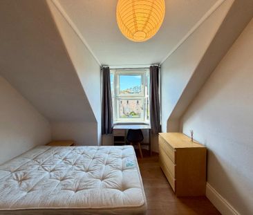 3 bedroom flat to rent - Photo 6