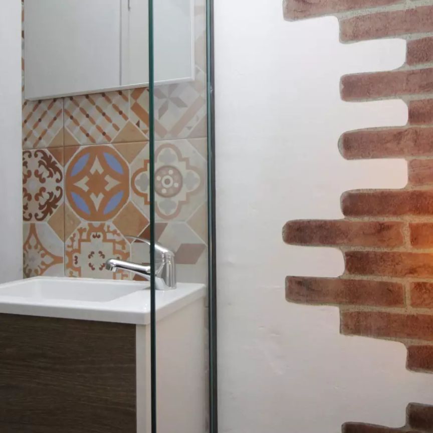Great room with desk in shared apartment, Eixample - Foto 1