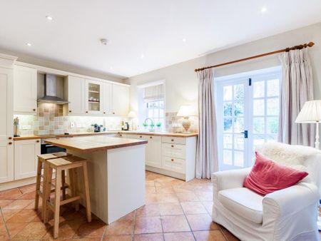 4 bedroom semi-detached house to rent - Photo 4