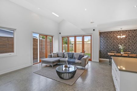 Pakington Precinct - Four Bedroom, Double Garage! - Photo 4