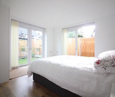 Riverview Gardens, Twickenham - Photo 4