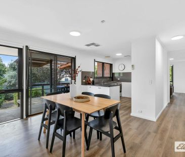 Update family living! - Photo 1