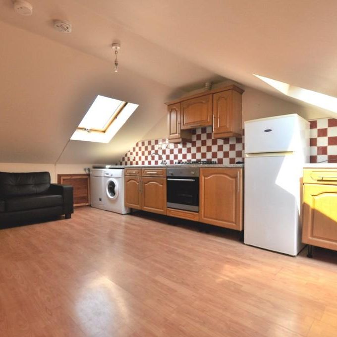 3 bedroom flat to rent - Photo 1