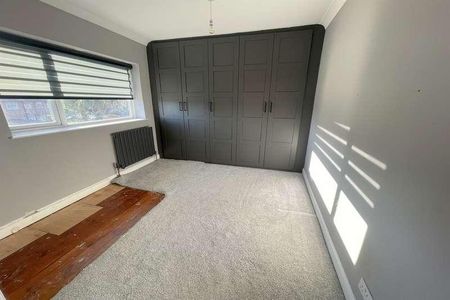 Crawley Crescent, BN22 - Photo 5