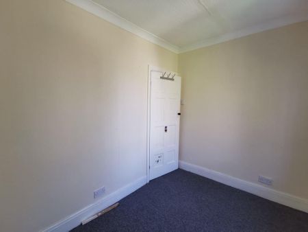 2 bedroom maisonette to rent - Photo 4