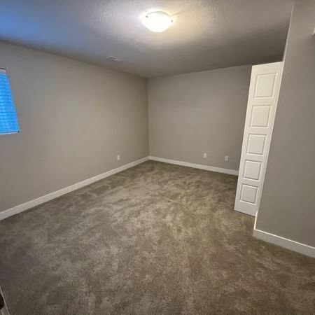 2 BEDROOM BASEMENT SUITE (incl. private parking) - Photo 3