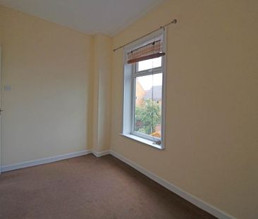 2 bedroom end of terrace house to rent - Photo 2