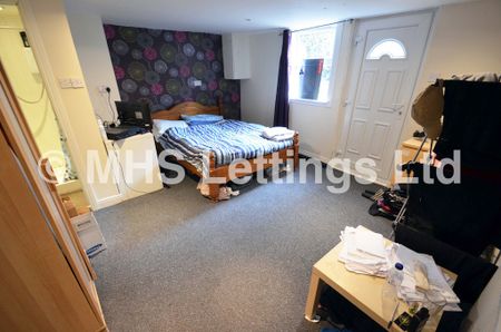 5 Bedroom Mid Terraced House for rent in Ash Road - Photo 4