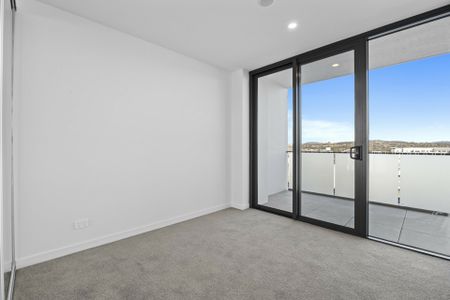 Spacious Two Bedroom Apartment - Photo 3