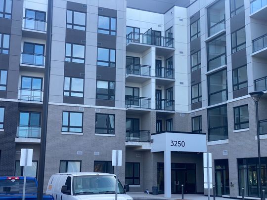 For Lease - 3250 Carding Mill Trail Unit# 110, Oakville, Ontario - Photo 1