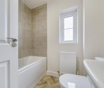 4 bedroom end of terrace house to rent - Photo 1