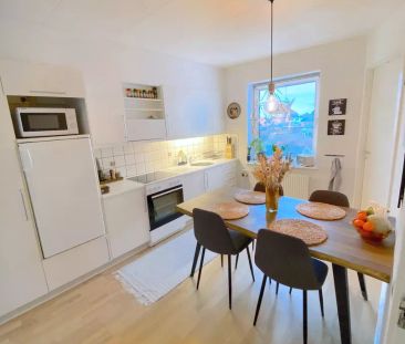 Lys 2-værelses lejlighed med skøn beliggenhed i byen - Photo 3