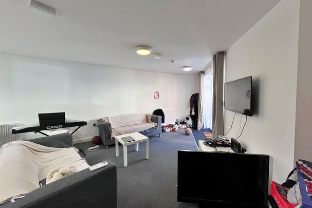 4 bedroom maisonette to rent - Photo 1