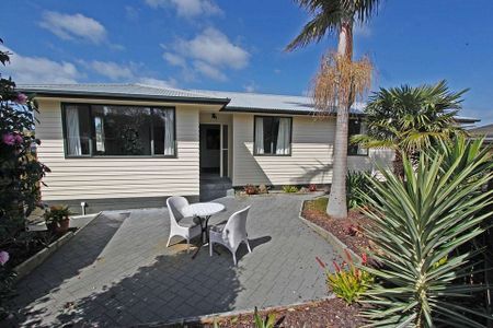 4 bedroom with single carport opposite Elm Park Sc - Photo 3