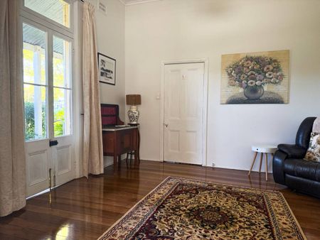 Healthcare Haven!! Private One-Bedroom Unit with All-Inclusive Comfort Near the Hospital - Photo 2