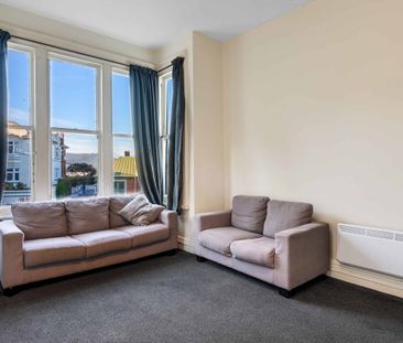 Spacious & Semi Furnished 4-Bedroom Flat - Stunning Views! - Photo 5