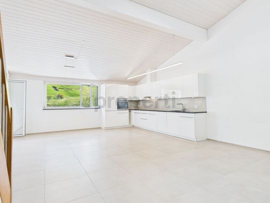 Charmante 4.5-Zimmer Maisonette-Wohnung mit Balkon in Schwanden GL - Foto 1