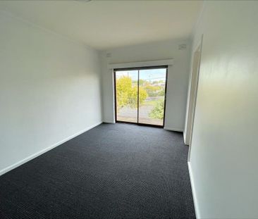 11/8 Glass Street, Essendon VIC 3040 - Photo 4