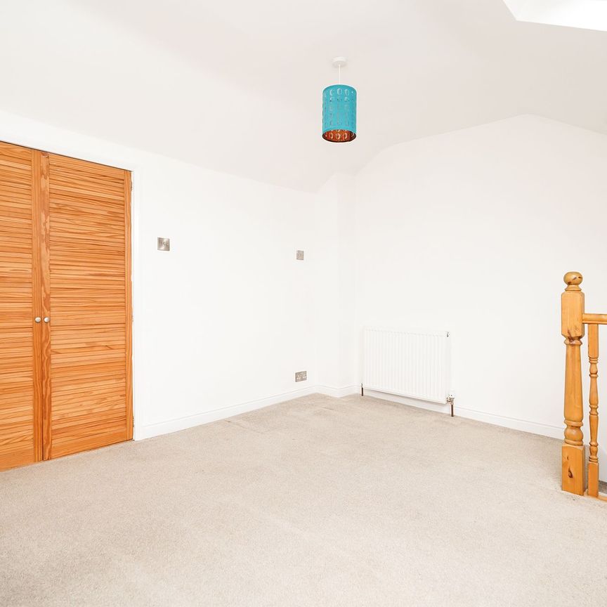 2 bedroom Terraced House to rent - Photo 1