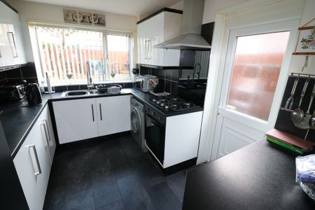 Lowland Close, Off Astral Way, Sutton - Photo 5