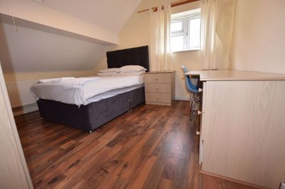 10 bedroom House in Otley Road, Leeds - Photo 1