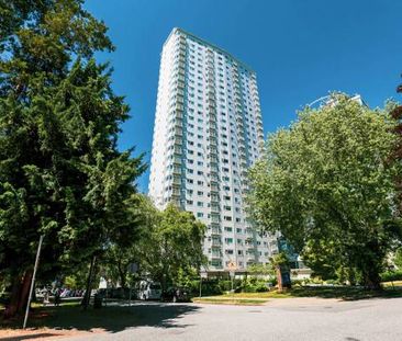 English Bay VIEW Apartment - Photo 1