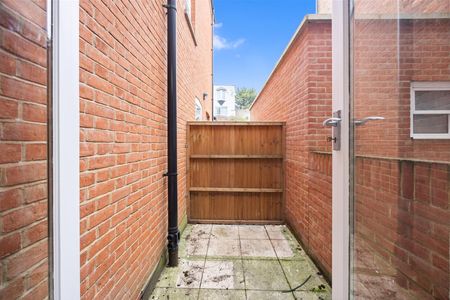 Hillfield Road, West Hampstead, London - Photo 4