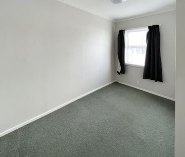 Convenient Terrace Living - Photo 4
