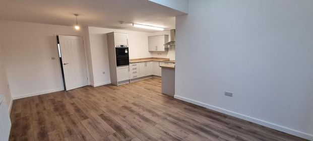 3 bedroom semi-detached house to rent - Photo 1