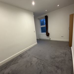 1 Bed Flat, Clyde Road, CR0 - Photo 2