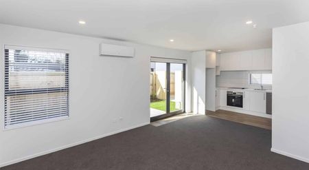 Spacious Two Bedroom Townhouse - Photo 4