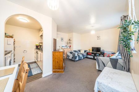 2 bedroom flat to rent - Photo 3