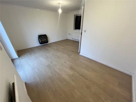 3 bedroom end of terrace house to rent - Photo 2