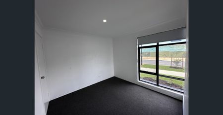 Brand new & great location! 3 x 2 Golf Estate - Photo 3