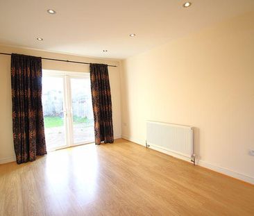 4 bedroom terraced house to rent - Photo 2