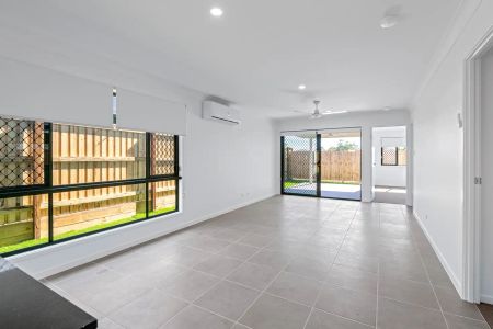 “Stunning 4-Bedroom Family Home in Ripley” - Photo 2