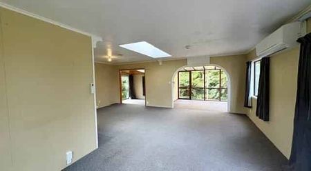 Three Bedroom Family Home - Photo 2