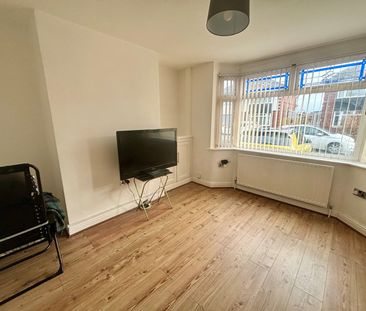 2 bedroom semi-detached house to rent - Photo 2