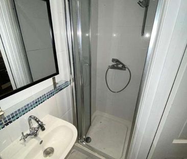 Mundon Gardens, Ilford, Ilford, Essex, IG1 - Photo 5