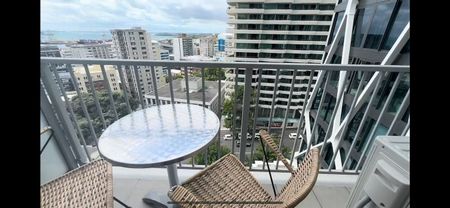 City gem w/balcony and AC near Albert Park - Photo 2