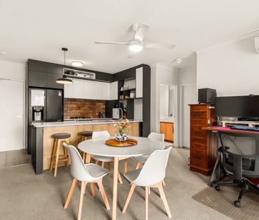 Contemporary Inner-City Living with Skyline & Greenery Views - Photo 4