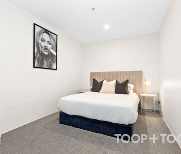 Stylish Fully Furnished Apartment with Park Views - Photo 4