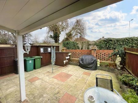 2 bedroom ground floor maisonette to rent - Photo 2