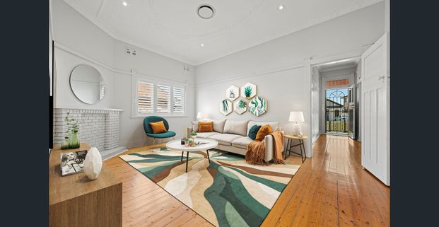 Charming family abode on 653 sqm block - Photo 1