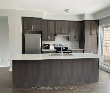 Condo Townhouse For Lease | E9087632 - Photo 3