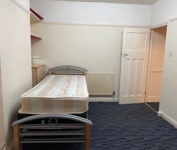 Room in a Shared House, Fawn Road, E13 - Photo 4