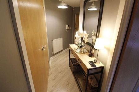 High Road, Byfleet, KT14 - Photo 4