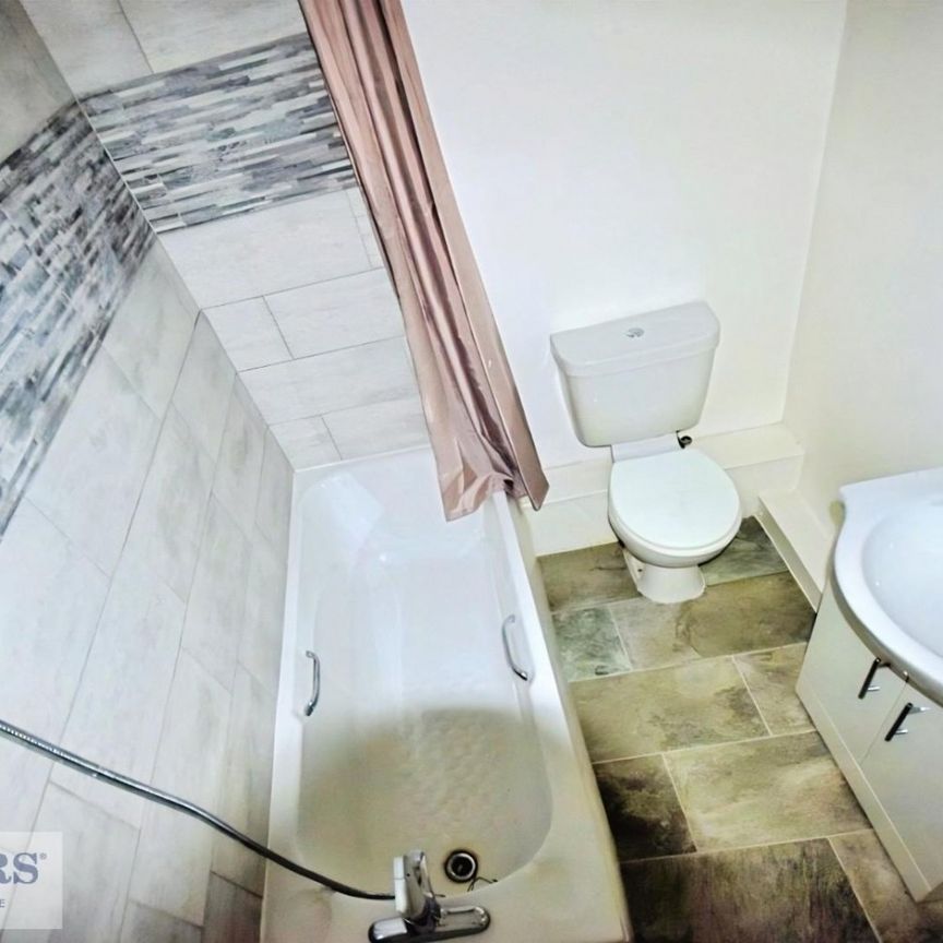 3 bedroom House To Let Total Size: 893 SQ FT - Photo 1